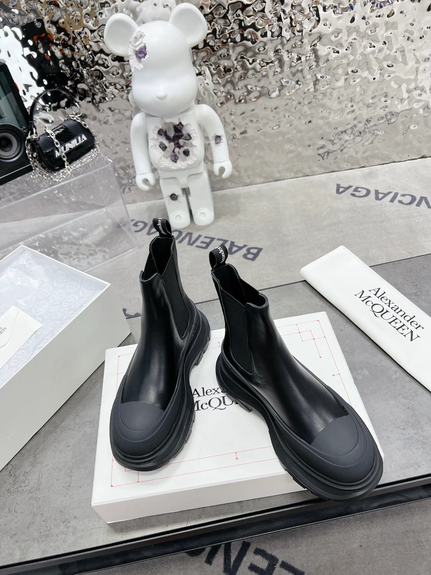 ✨Ex-factory price p560✨ Women's Shoes Women's Clothing Women's Shoes Women's Clothing 𝐀𝐥𝐞𝐱𝐚𝐧𝐝𝐞𝐫 𝐌𝐜𝐐𝐔𝐄𝐄𝐍 McQueen·Classic versatile Chelsea boots Size 34-41